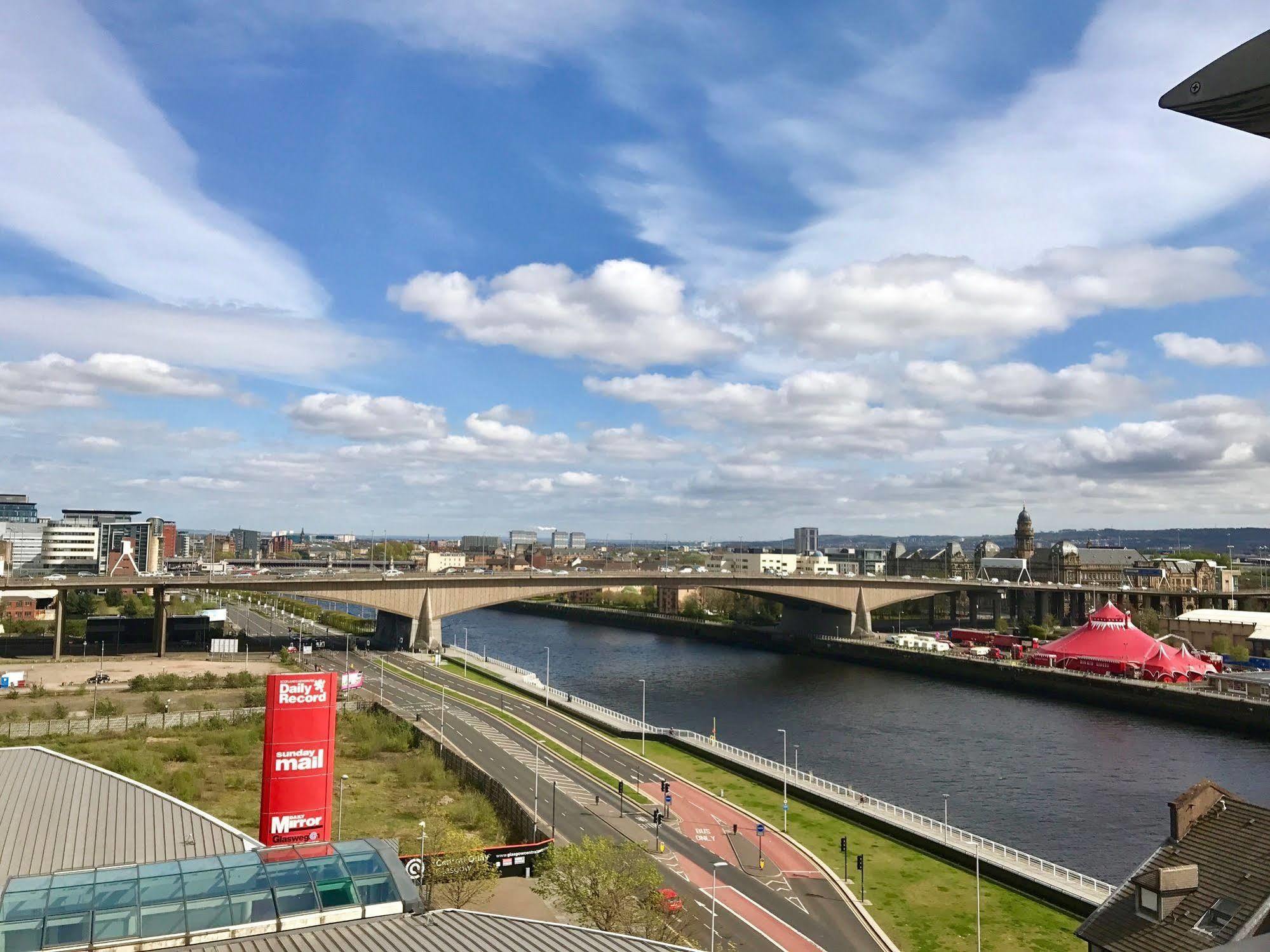 River Heights Lägenhet Glasgow Exteriör bild